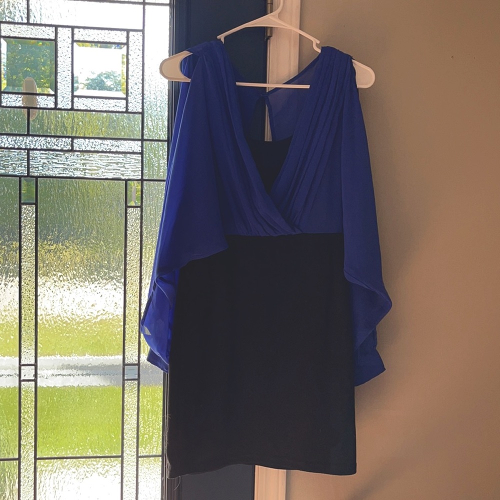 Fun flowy sleeved dress!